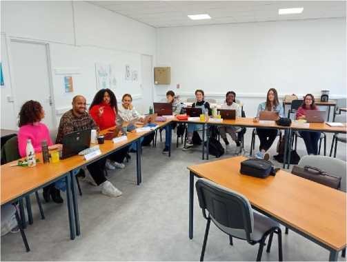 Radna atmosfera na predavanjima dr. sc. Srečeca, svaki student imao je ispred sebe pločicu sa svojim imenom